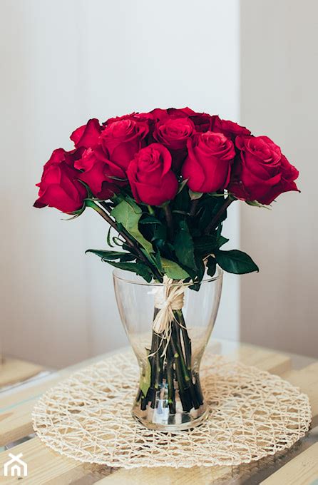 Jak najdłużej utrzymać róże w wazonie?