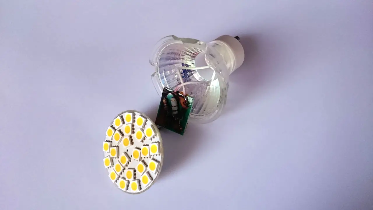 Jak sprawdzić diody w żarówce LED?